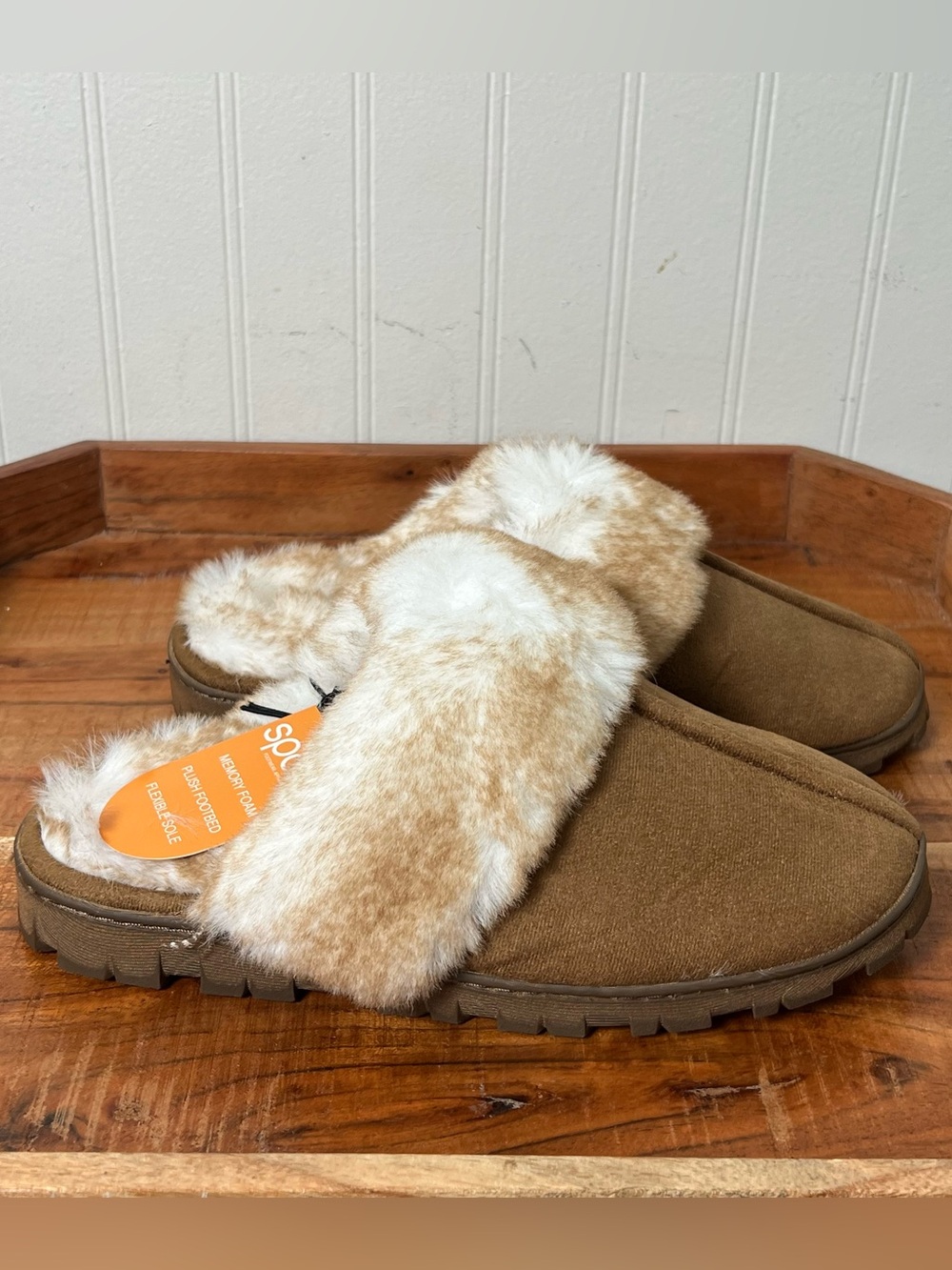 Sporto size 7-8 medium faux fur slippers